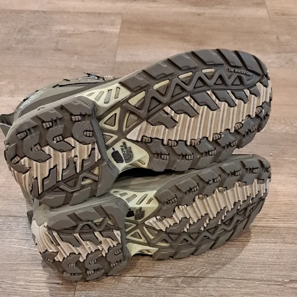 The North Face Olive Green Winter/ Water Proof Boots - Picture 9 of 10